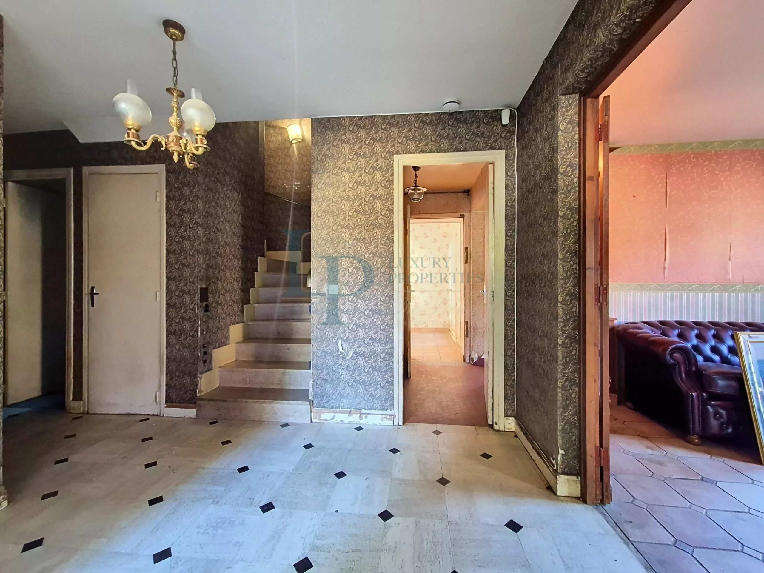 FONTENAY-LE-FLEURY (78) – MAISON FAMILIALE DE 200 M² À RÉINVENTER, AUX PORTES DE SAINT-CYR-L’ÉCOLE