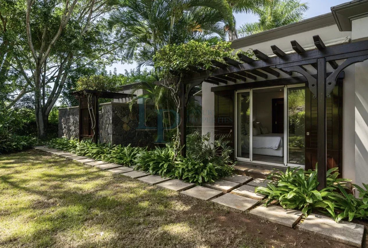 6b8d118686caa37b9d586d30b40d80b2_408aa9d22c_1266-original-38517-0.jpg Stunning villa with panoramic ocean views