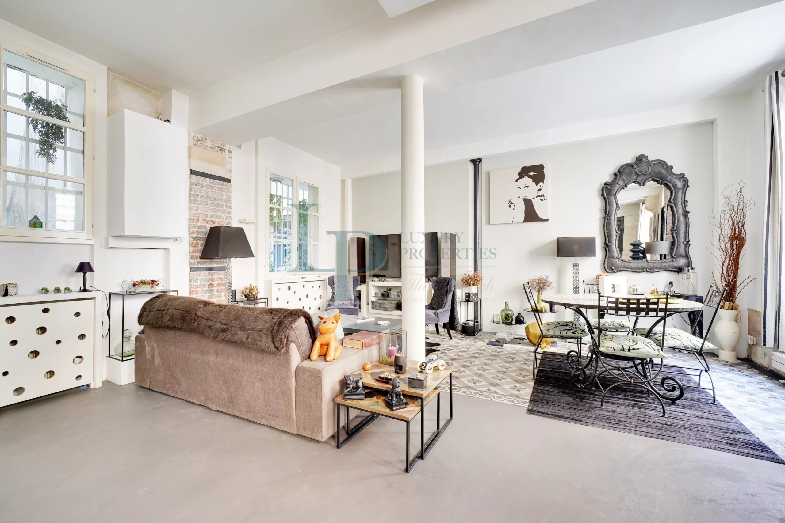 PARIS III – EXCLUSIVITÉ – PLACE DES VOSGES – APPARTEMENT 3 PIÈCES – COMME UNE MAISON – RÉNOVÉ – CALME