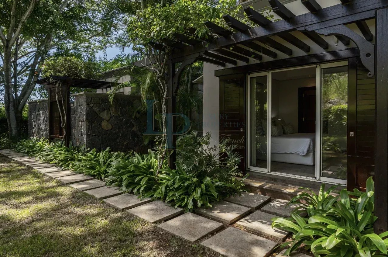 96cf9424804ba0cff433d4d4f20a89f5_b166c08faa_1277-original-38517-0.jpg Stunning villa with panoramic ocean views