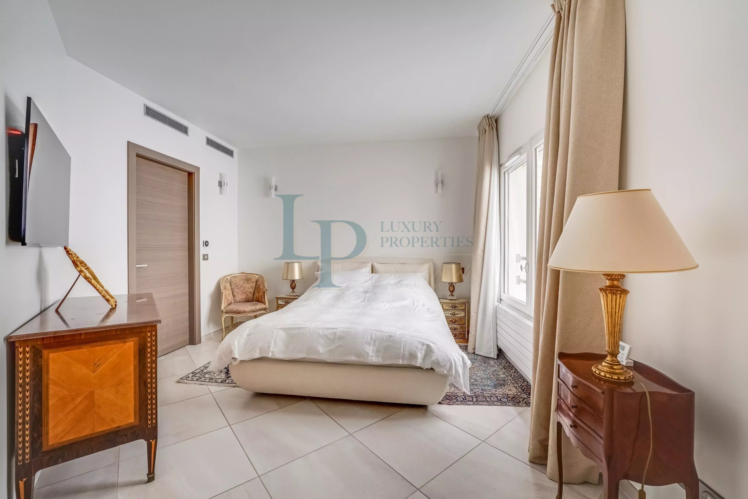 PARIS VIII – SAINT-HONORÉ / HAUSSMANN – TOP FLOOR WITH SOUTH-FACING TERRACE