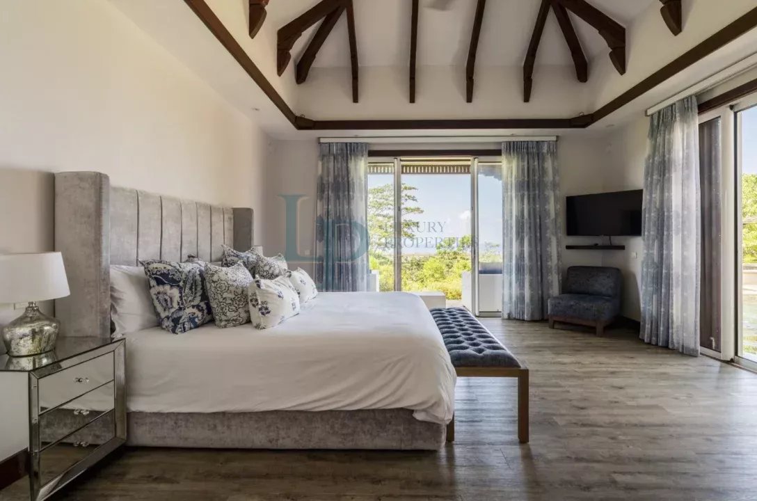 b1bce03ea5d965a0e6951ff5ac8c1813_dd4207917b_1088-original-38517-0.jpg Stunning villa with panoramic ocean views