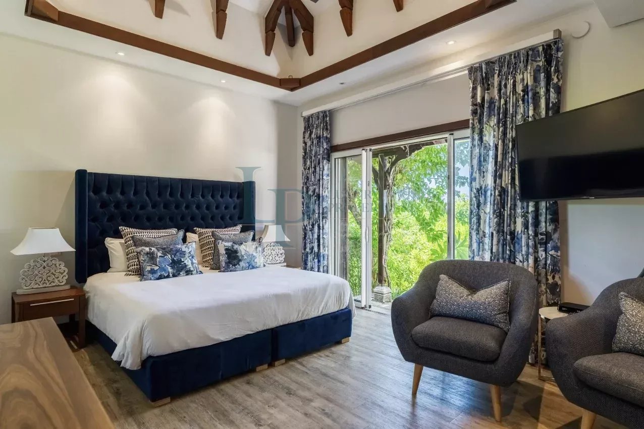 b1f051b68229927a9e3e848733a345ae_3f00a14513_1276-original-38517-0.jpg Stunning villa with panoramic ocean views