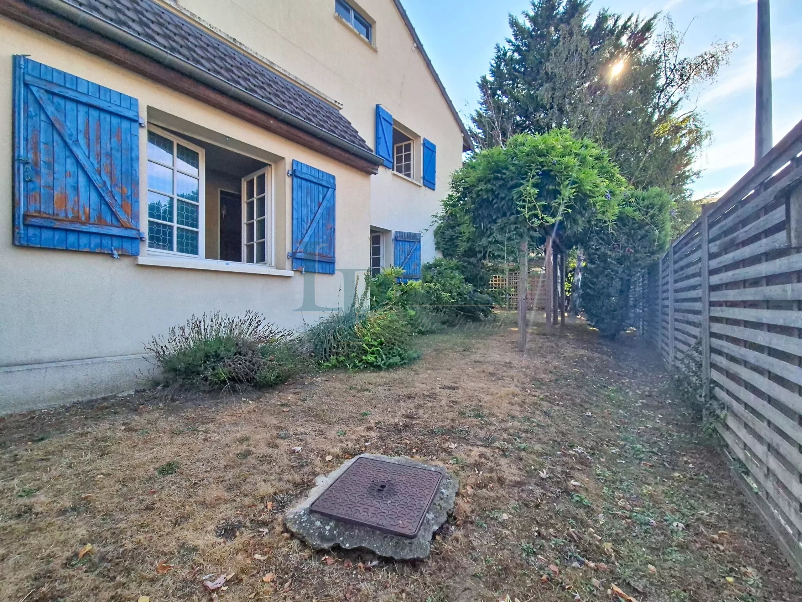 FONTENAY-LE-FLEURY (78) – MAISON FAMILIALE DE 200 M² À RÉINVENTER, AUX PORTES DE SAINT-CYR-L’ÉCOLE