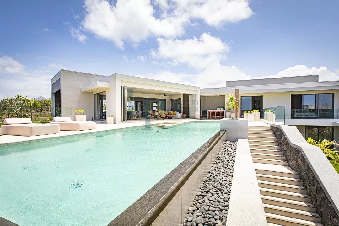 Villa D’exception au bord de l’eau