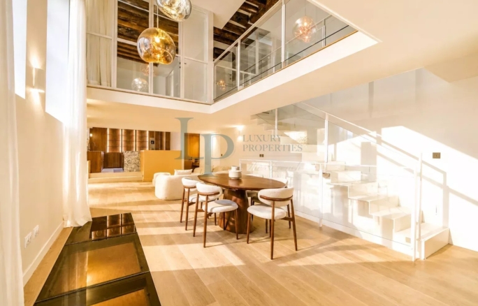 Stunning Modern Apartment in Saint-Thomas-d’Aquin, Paris 7th