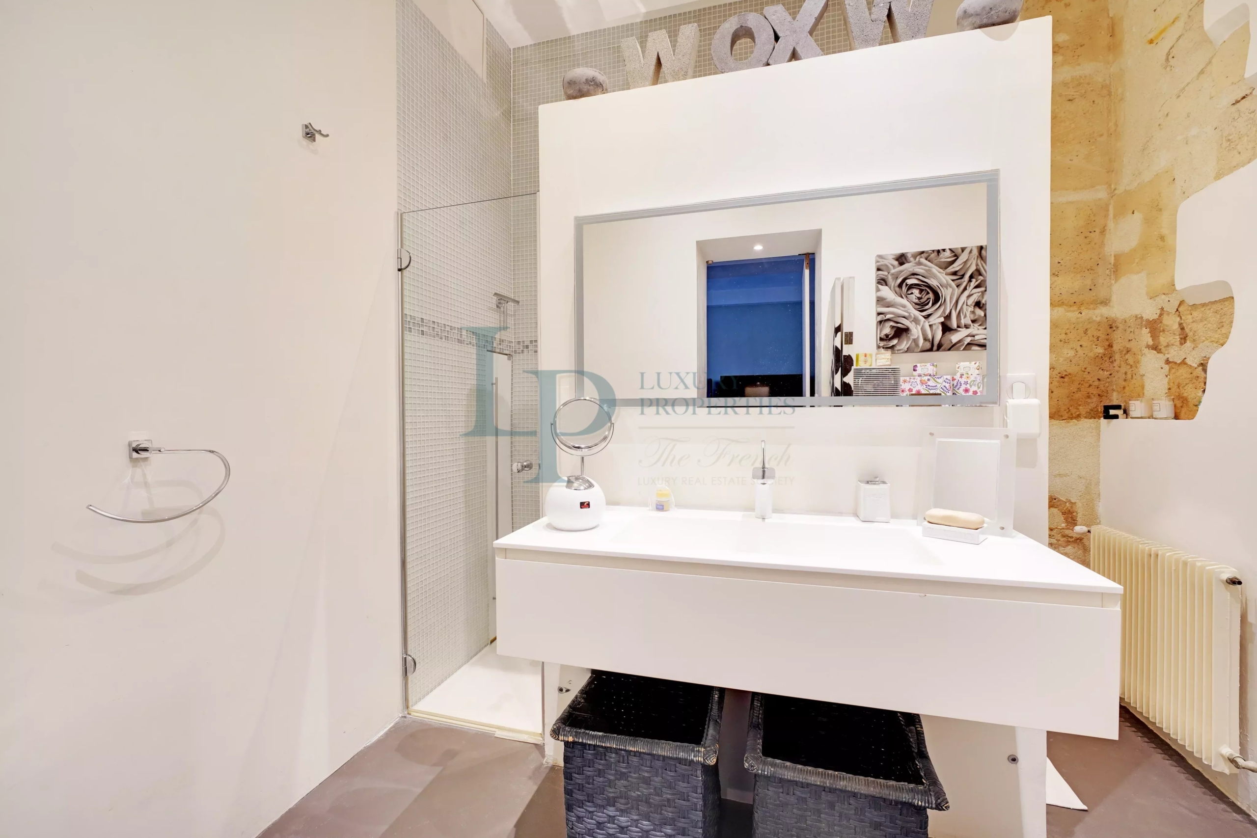 PARIS III – EXCLUSIVITÉ – PLACE DES VOSGES – APPARTEMENT 3 PIÈCES – COMME UNE MAISON – RÉNOVÉ – CALME