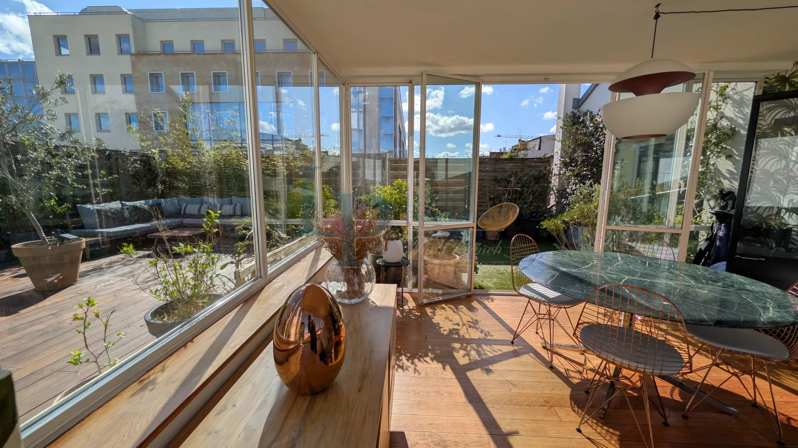 cbaba2b571eeca972e4275847cc5d48e_1e3c826632_4096-original-39417-0.jpg Castle Park – South-facing terrace