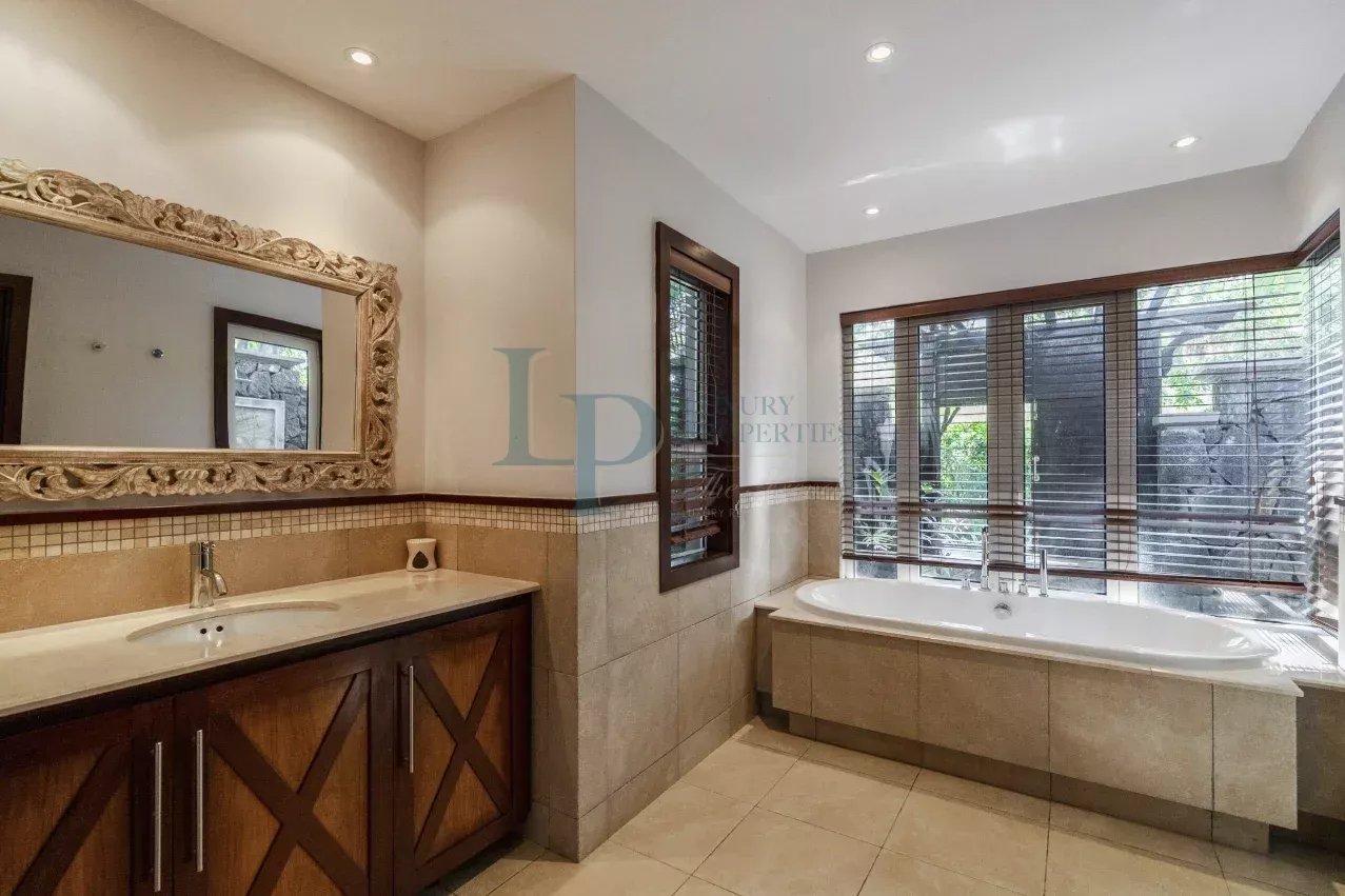 d32c42362631dc32826ad10a49e8837e_b98afbf813_1277-original-38517-0.jpg Stunning villa with panoramic ocean views