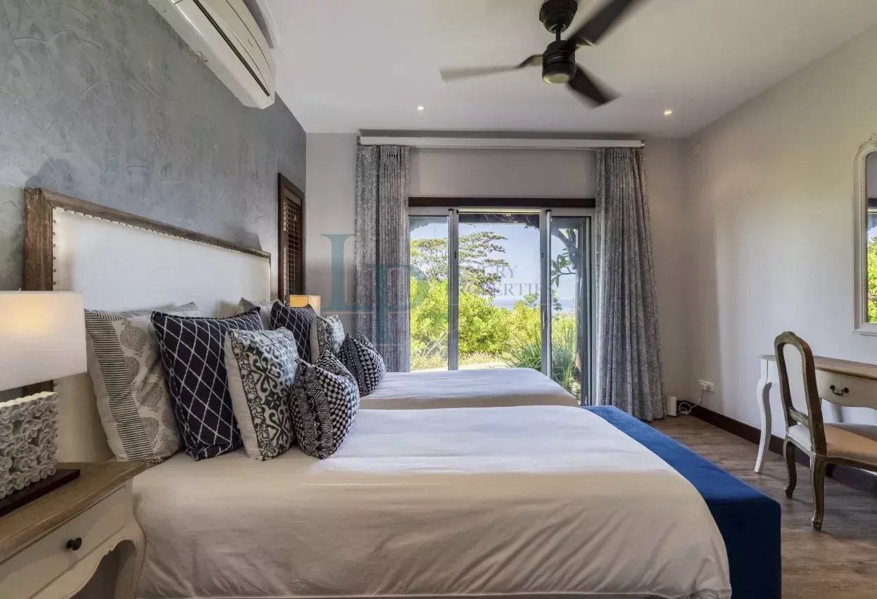 dc85a3a4e643f33cb2605a83103857c9_ee50e0b59d_1246-original-38517-0.jpg Stunning villa with panoramic ocean views