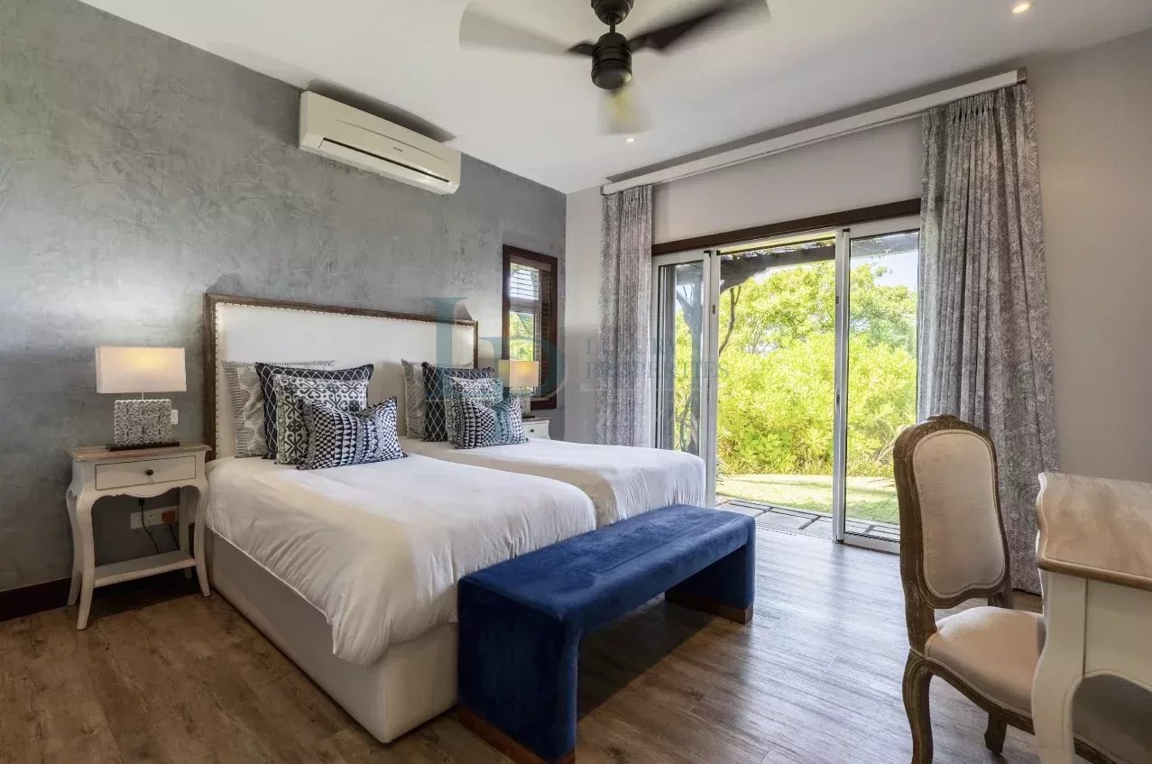 dd1907b24567fdcbfe07fce54f4d018a_84b84952c2_1277-original-38517-0.jpg Stunning villa with panoramic ocean views