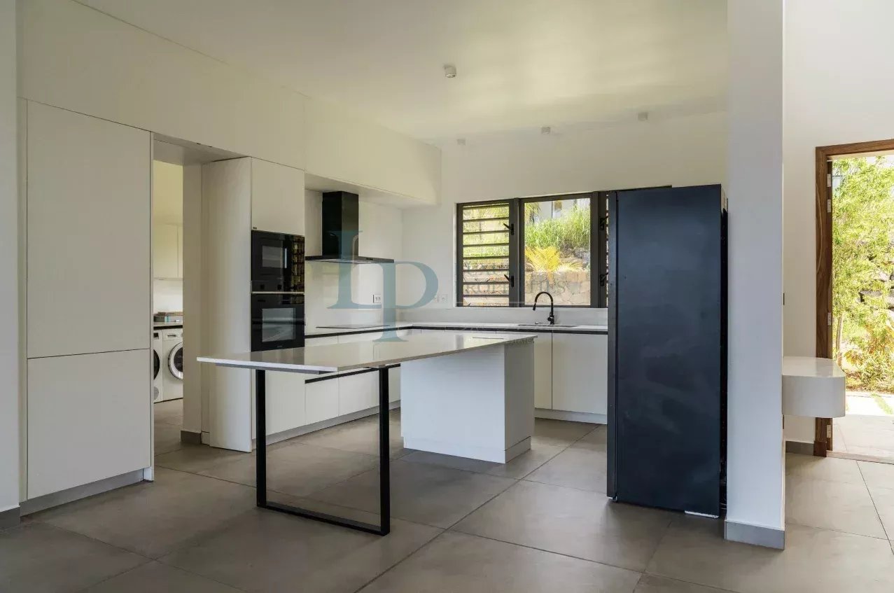 ddb18a50586edad24610ae3a6ec6536e_d9cb35b17b_1277-original-38489-0.jpg Magnifique Villa à la Française