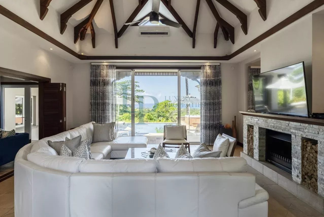 de756981a135bc16250cffef5a835c4f_27d834c0a3_1277-original-38517-0.jpg Stunning villa with panoramic ocean views