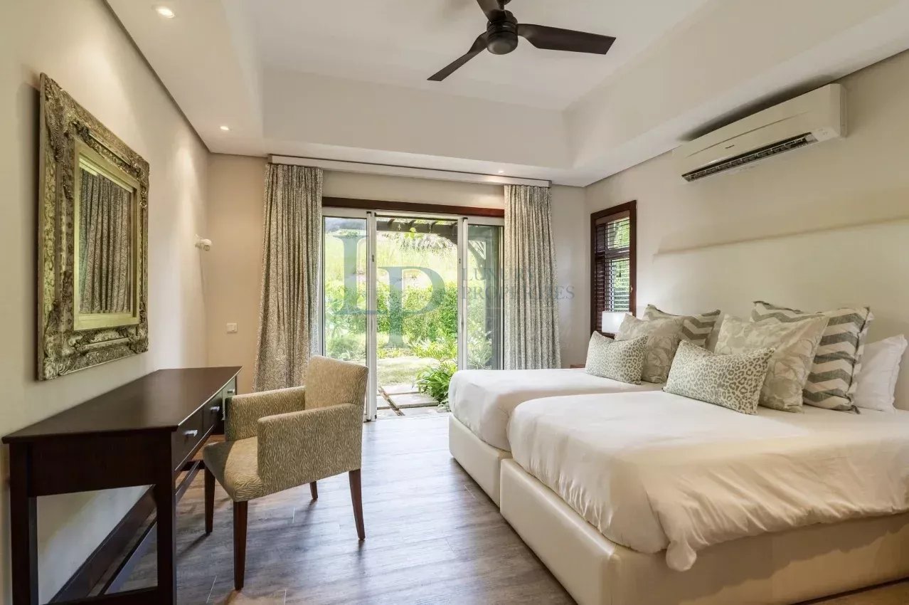e086bc624e23123110c34b434844e192_c41fbdff5c_1278-original-38517-0.jpg Stunning villa with panoramic ocean views