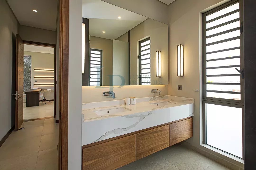Villa D’exception au bord de l’eau