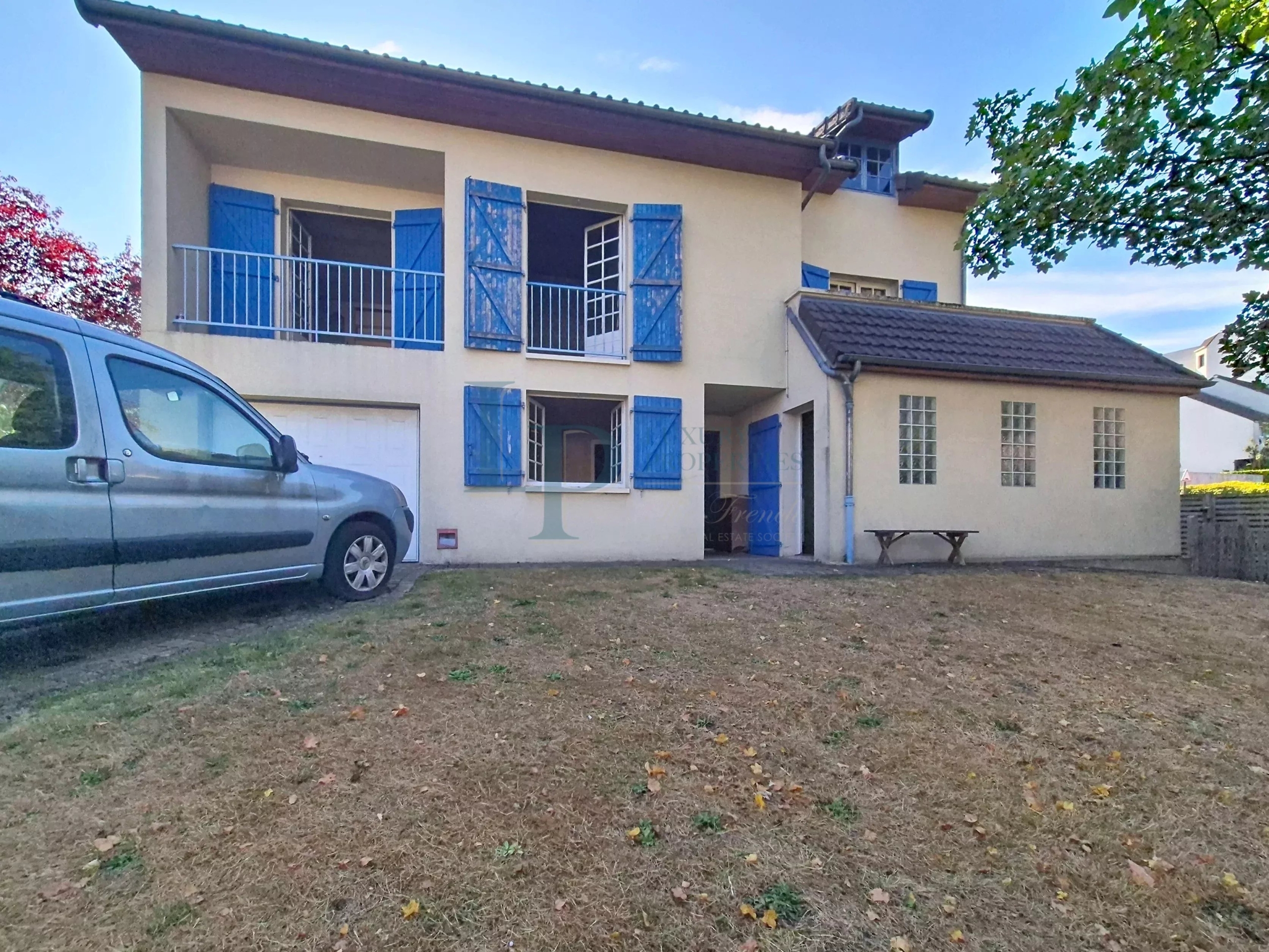 FONTENAY-LE-FLEURY (78) – MAISON FAMILIALE DE 200 M² À RÉINVENTER, AUX PORTES DE SAINT-CYR-L’ÉCOLE