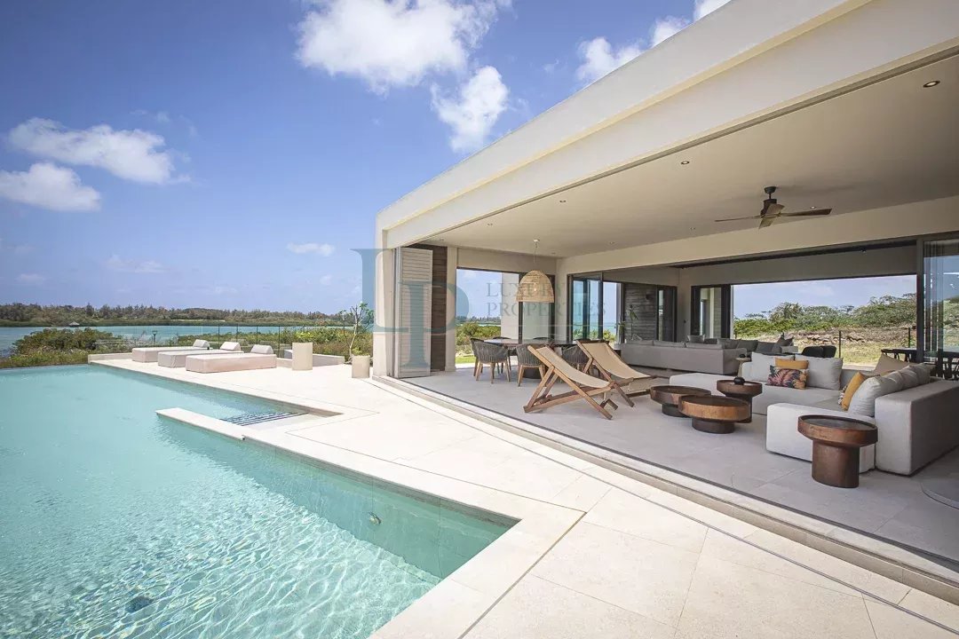 Villa D’exception au bord de l’eau