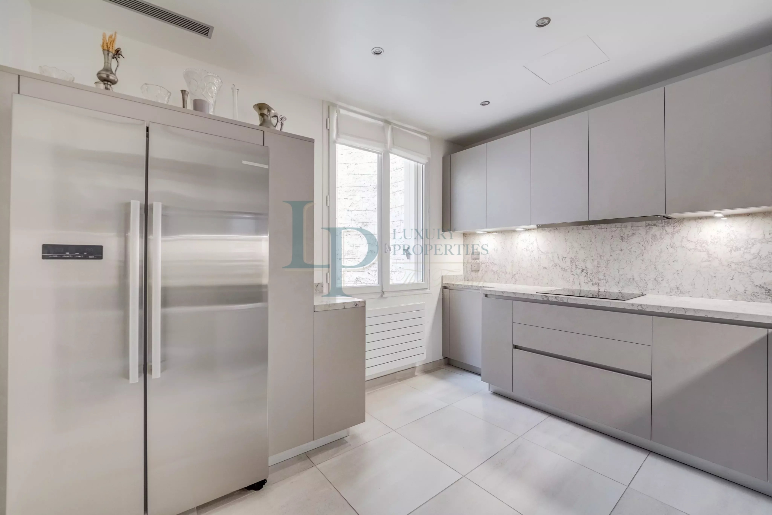PARIS VIII – SAINT-HONORÉ / HAUSSMANN – TOP FLOOR WITH SOUTH-FACING TERRACE