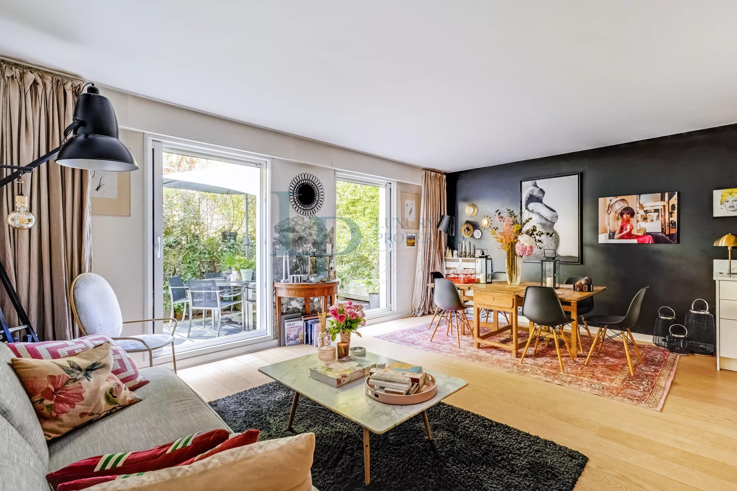 Contemporary 2-Bedroom Apartment in Ville-d’Avray