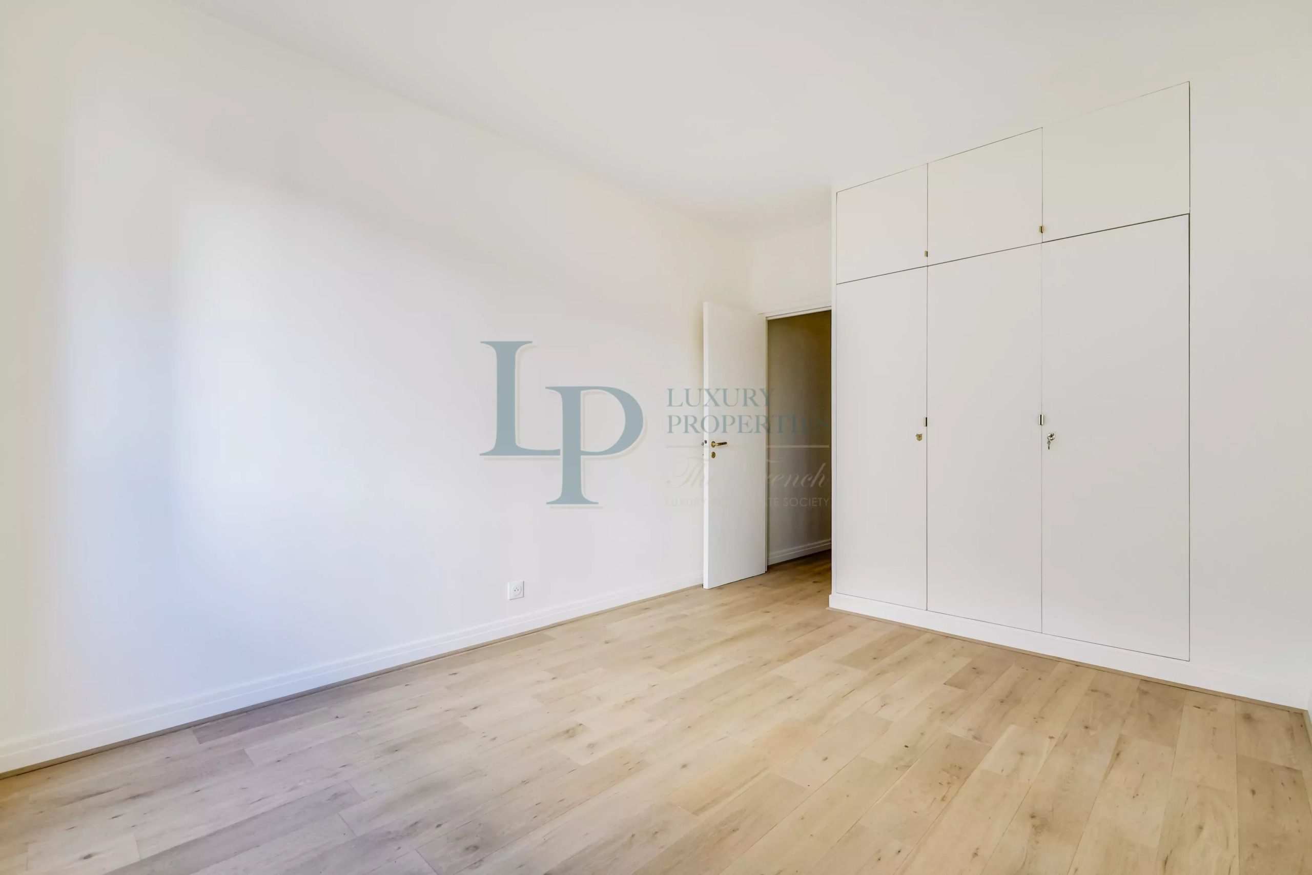 EXCLUSIVIDAD — Avenida Foch — París XVI — Apartamento de recepción de 138m2 — Residencia segura — Bodega y parking
