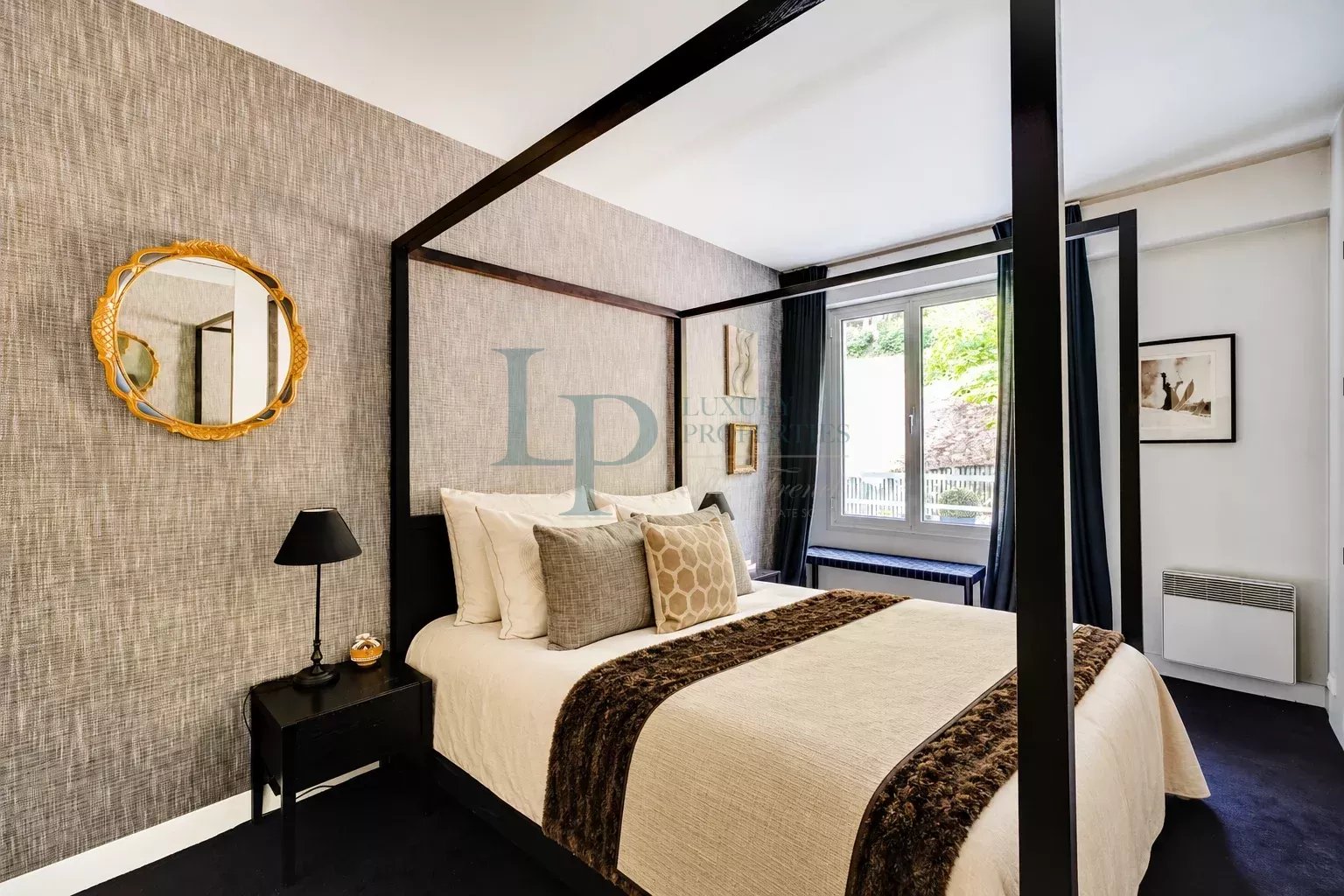 Contemporary 2-Bedroom Apartment in Ville-d’Avray