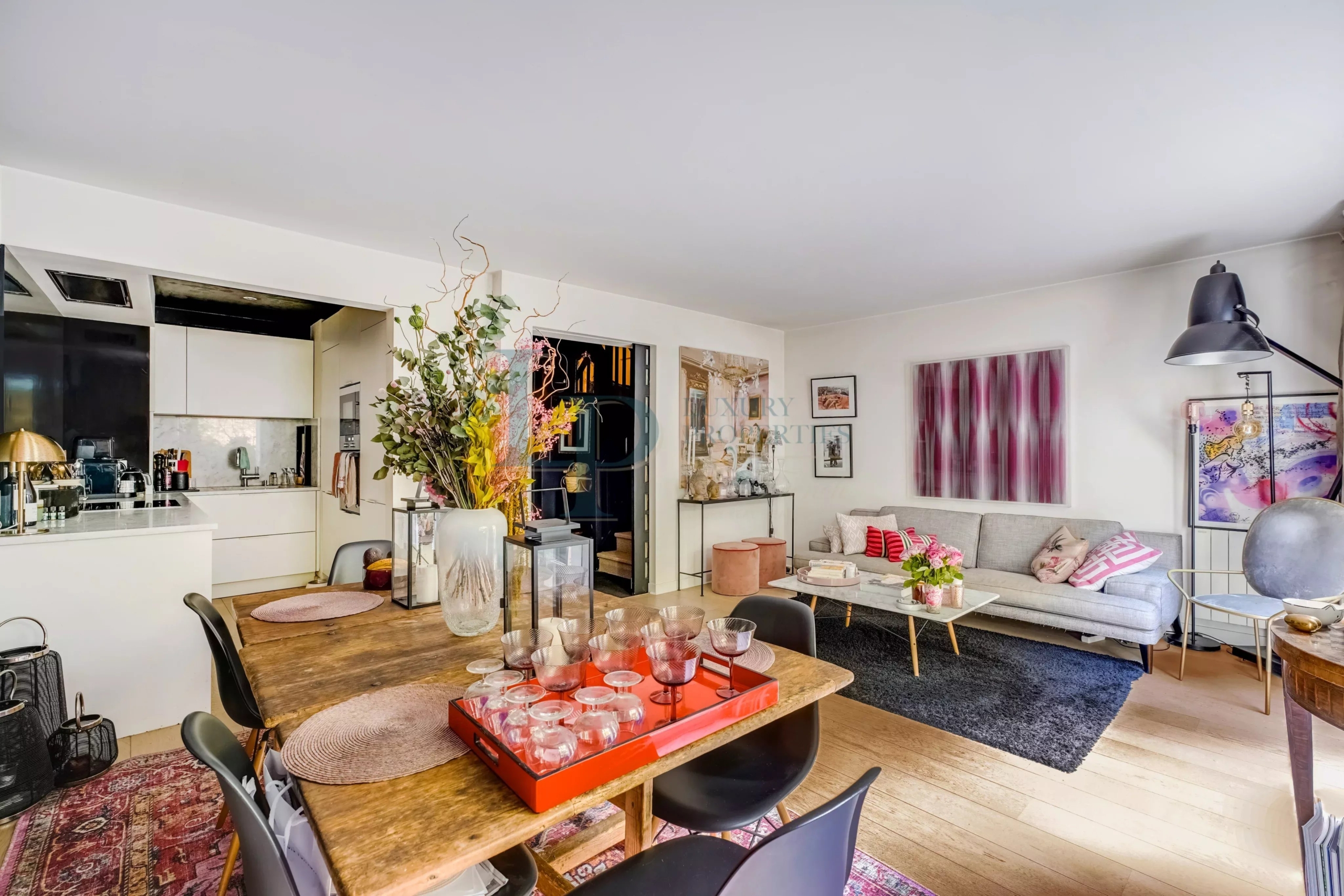 Contemporary 2-Bedroom Apartment in Ville-d’Avray