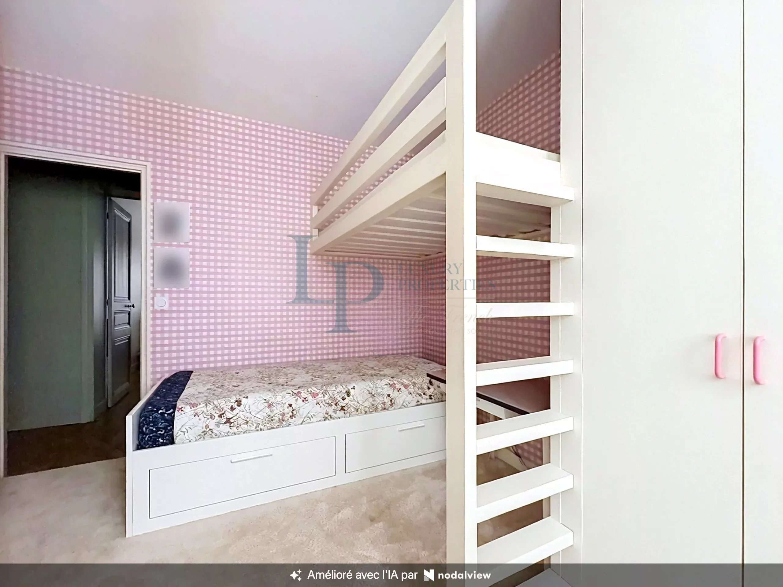 4da55346d2da251a7ff1493ea4d81c9e_26597f7101_2560-original-46309-0.jpg PARIS VIII – EUROPE / VILLIERS – appartement de 4 pièces – entièrement rénové – au calme