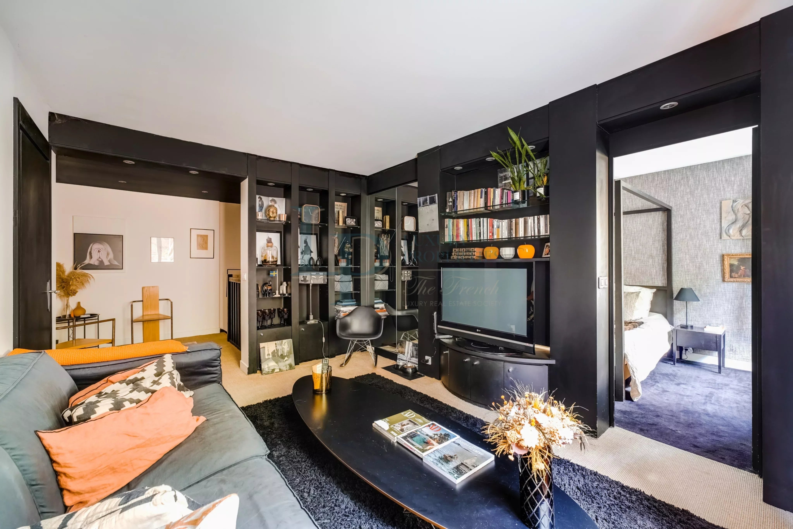 Contemporary 2-Bedroom Apartment in Ville-d’Avray