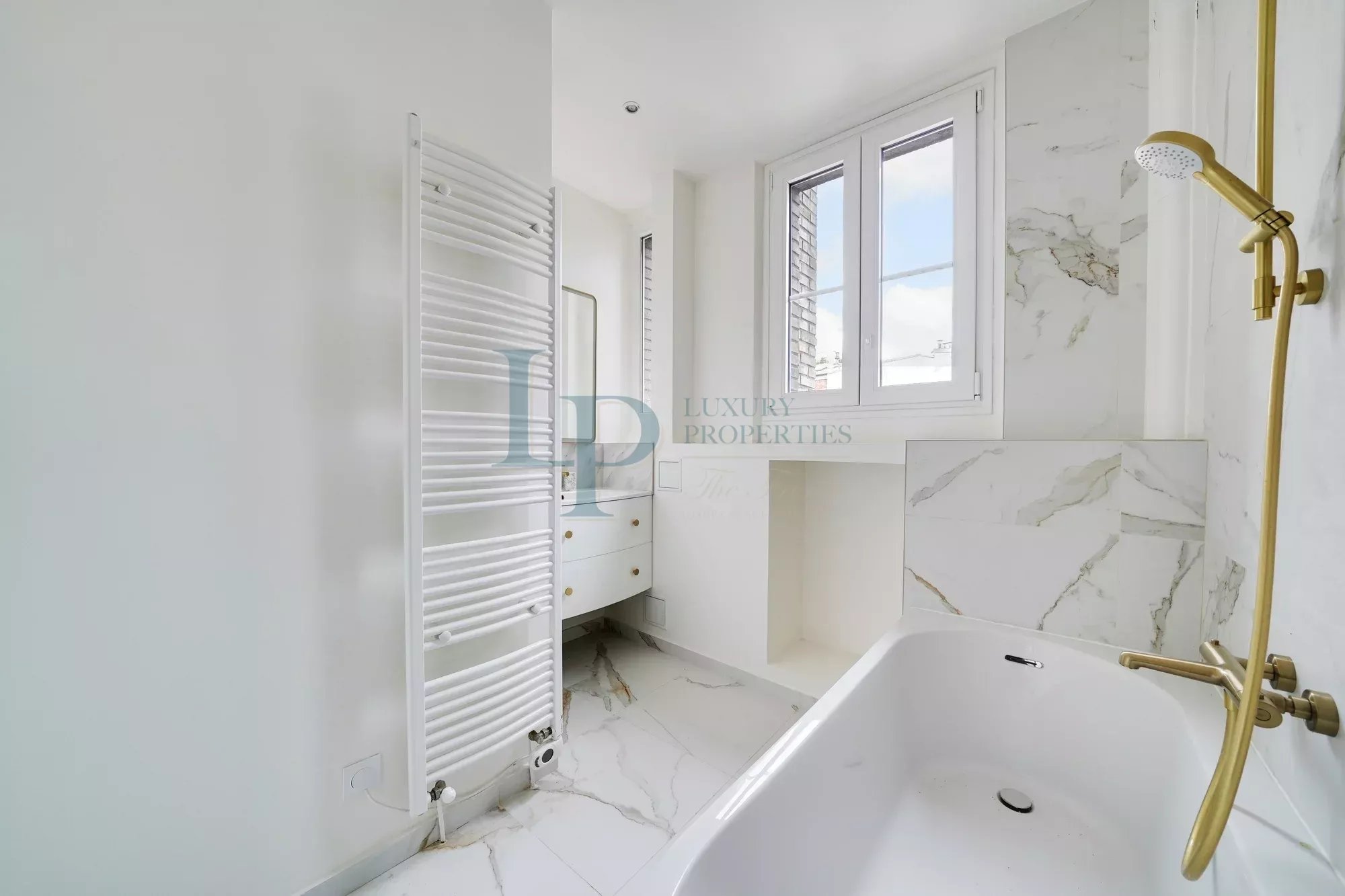 68b69995290e10fe578a64f0d6473b2b_34e84422ca_2000-original-46360-0.jpg Rue Le Marois – Un 3 pièces entièrement refait et meublé, prêt à vivre