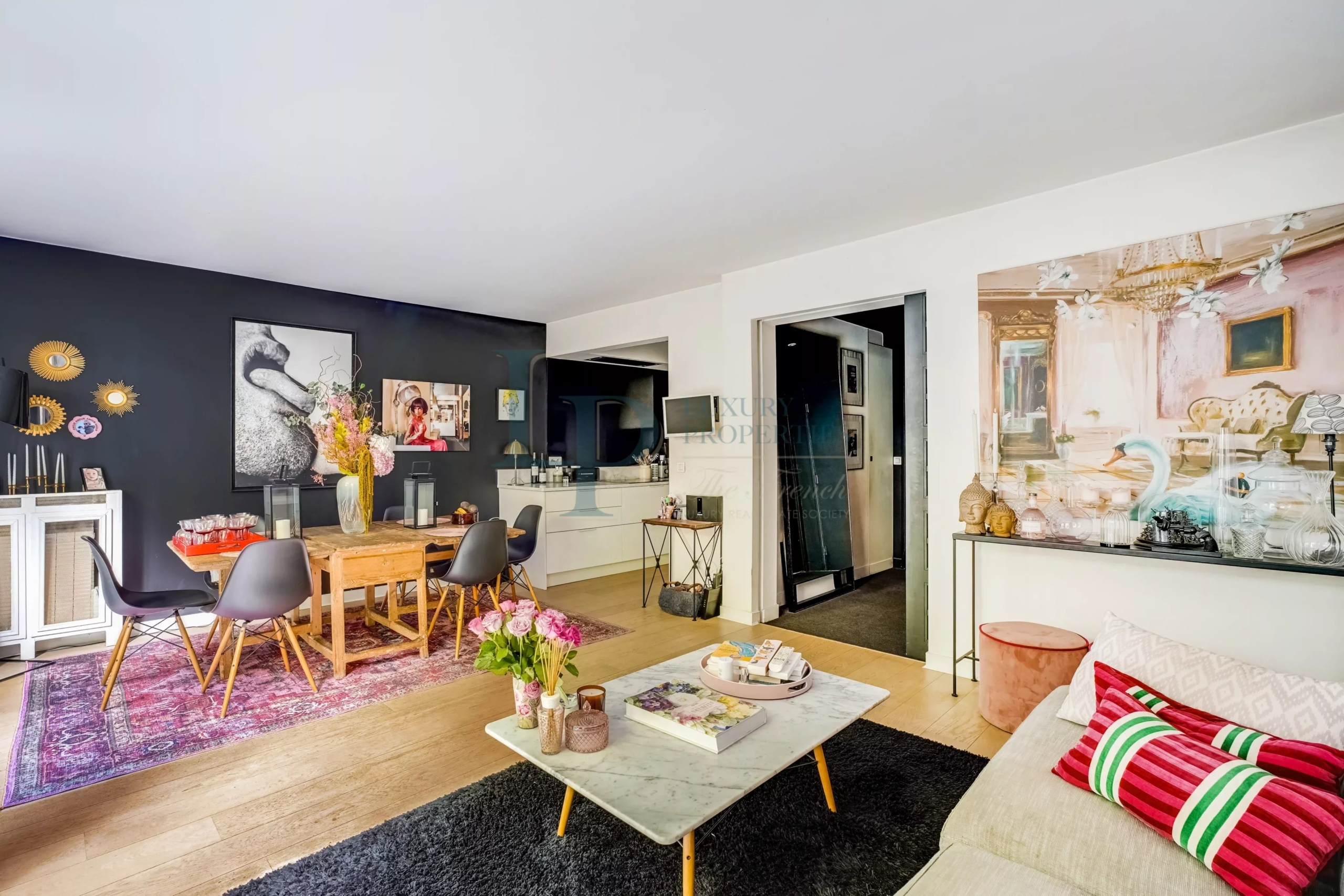 Contemporary 2-Bedroom Apartment in Ville-d’Avray