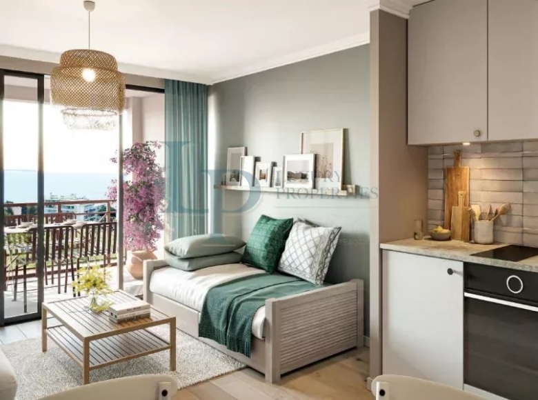 Painter’s Villa Croix des Gardes Neighborhood — in the heart of the Cannes pine forest