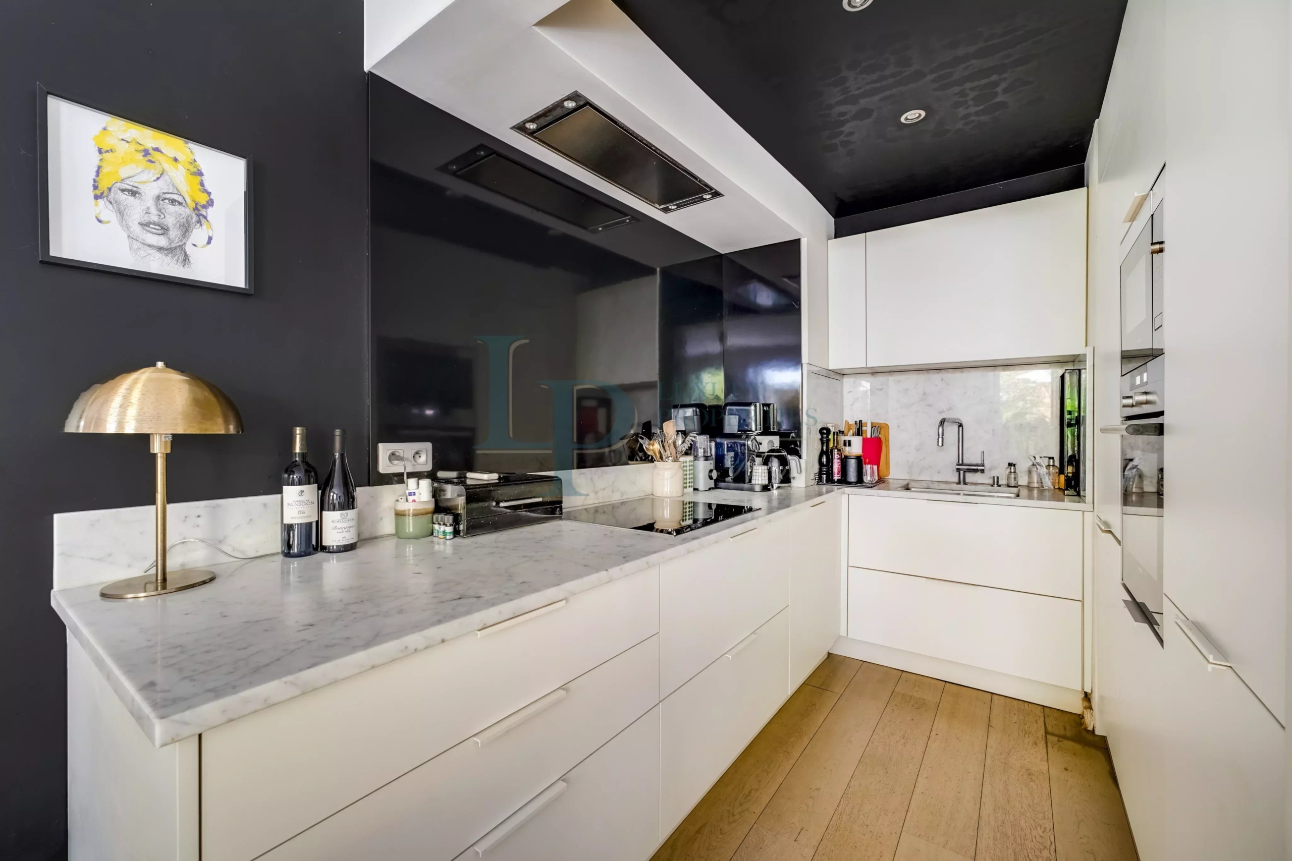 Contemporary 2-Bedroom Apartment in Ville-d’Avray