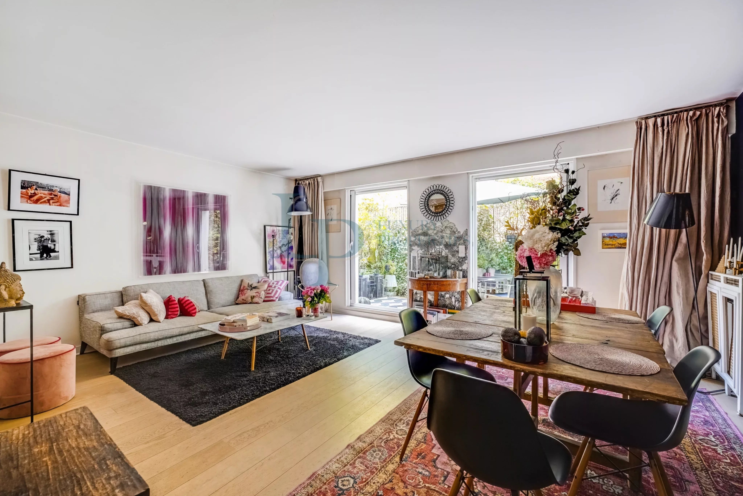 Contemporary 2-Bedroom Apartment in Ville-d’Avray