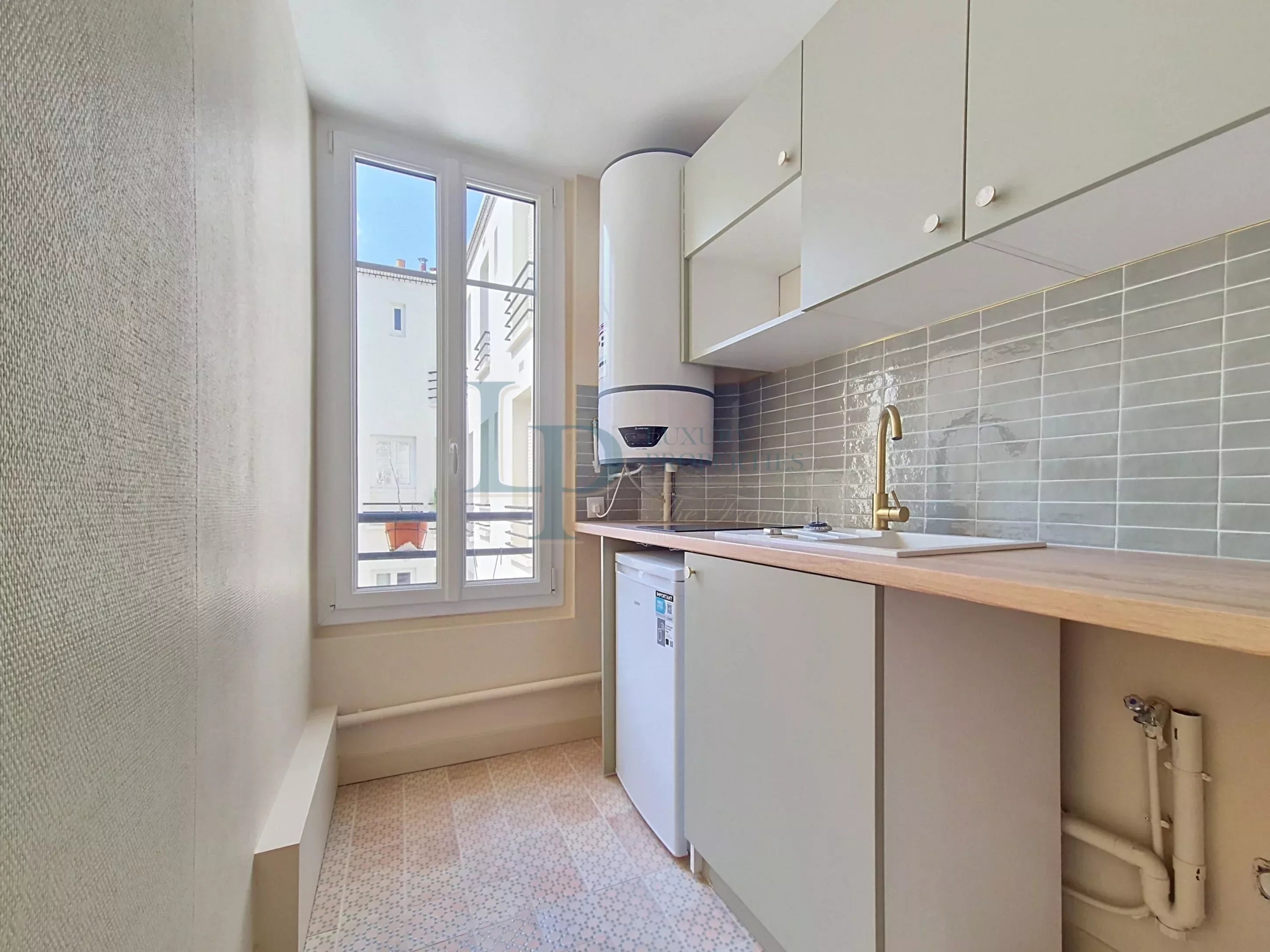 d6dd21d172f8602ed322ec94a5a27a75_8e357dd145_2896-original-47142-0.jpg PARIS 14th – BELLE PLAISANCE – exceptional 2-room apartment