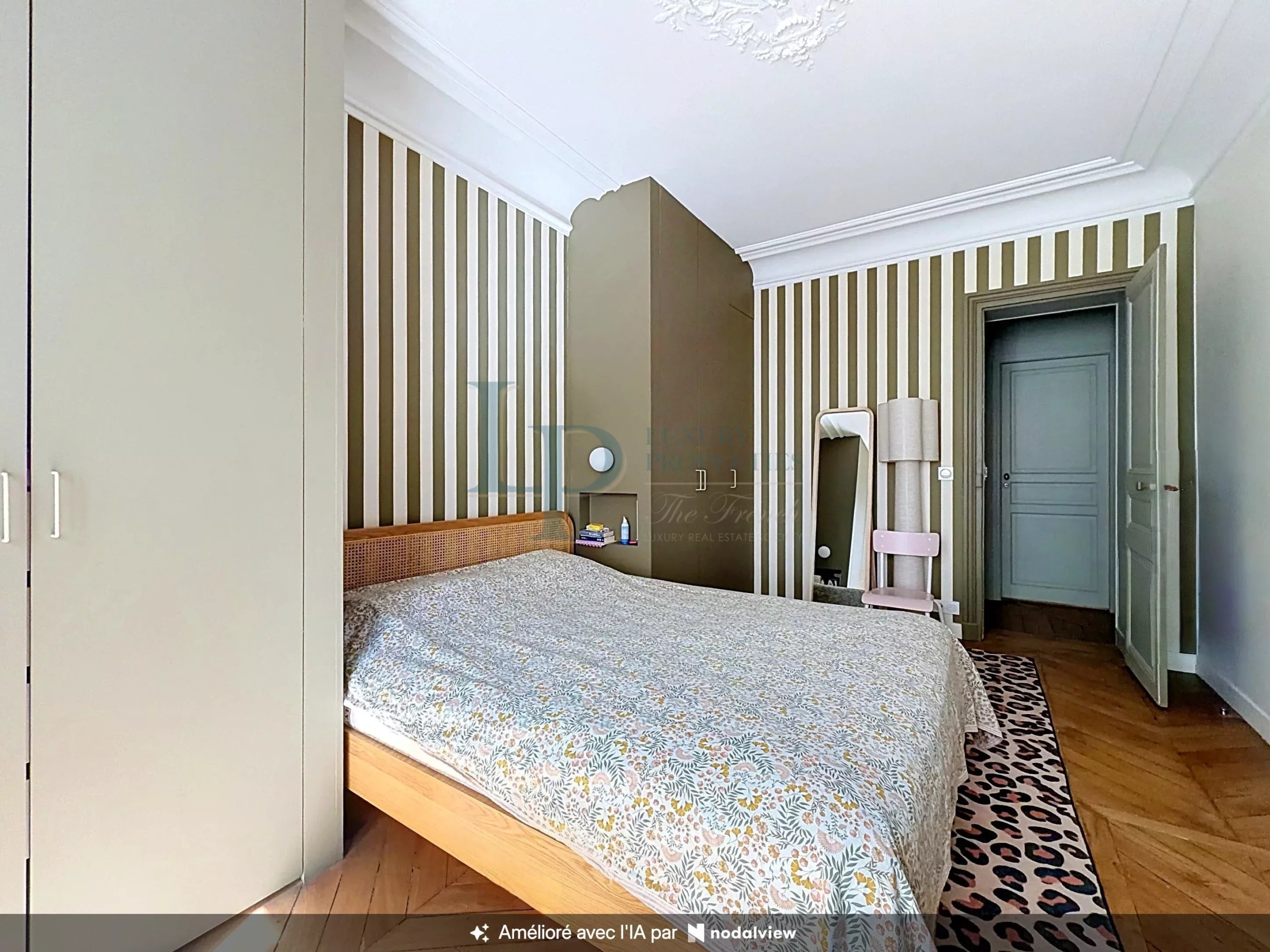 fd58b8d639619a3728909543ce2754b1_c6085cf90f_2896-original-46309-0.jpg PARIS VIII – EUROPE / VILLIERS – appartement de 4 pièces – entièrement rénové – au calme