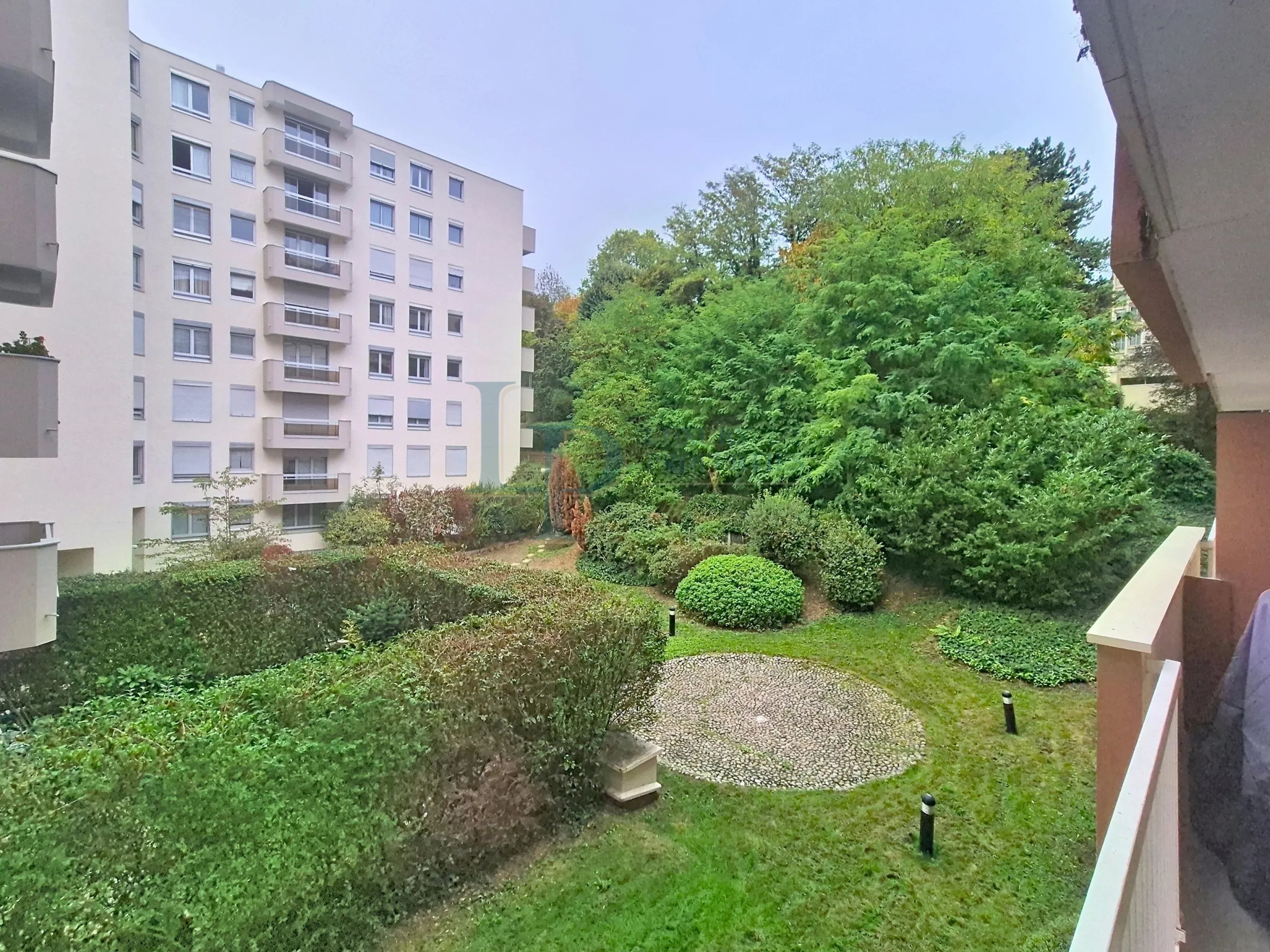 1f442ce0ffc08343e13a93a0062ff1be_5abb568216_3344-original-49271-0.jpg Appartement 3 pièces 57.97m² Vente à Chaville
