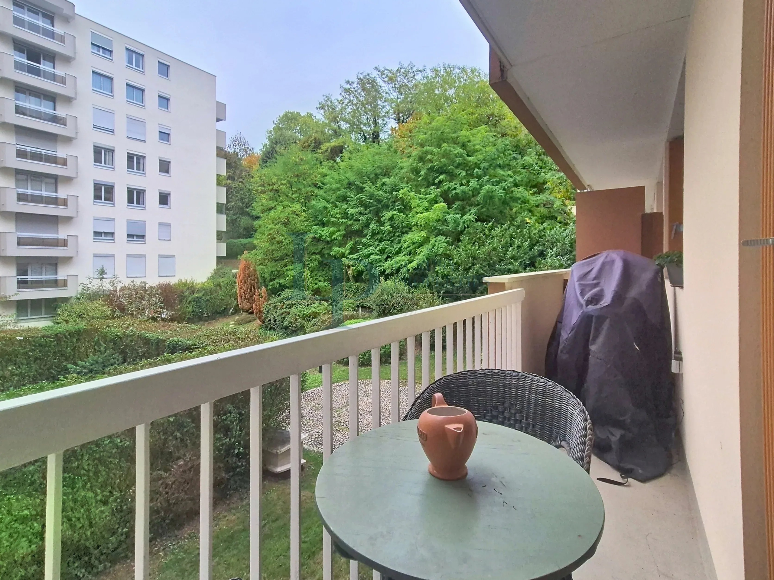 51d2d8152b6f4d5288fff1c52d5f5f12_1e3fa1bb5d_3344-original-49271-0.jpg Appartement 3 pièces 57.97m² Vente à Chaville