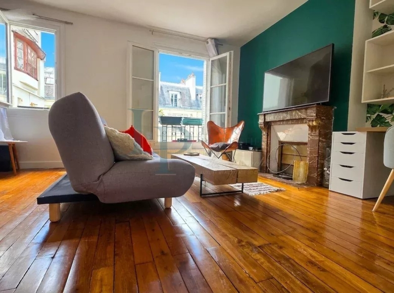 Beautiful 3-room apartment with quadruple exposure in Victor Hugo neighborhood