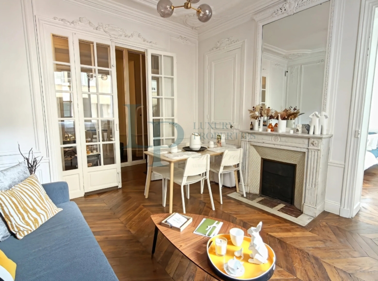 Paris 16th, Passy: 45 m² of charming old-world character