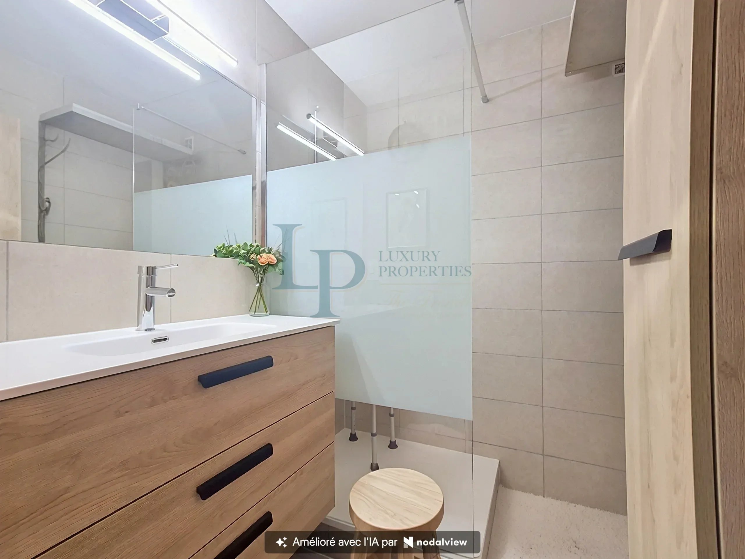e8881f83b2a5687e033be21fa9214c13_44405fc56d_2560-original-49271-0.jpg Appartement 3 pièces 57.97m² Vente à Chaville